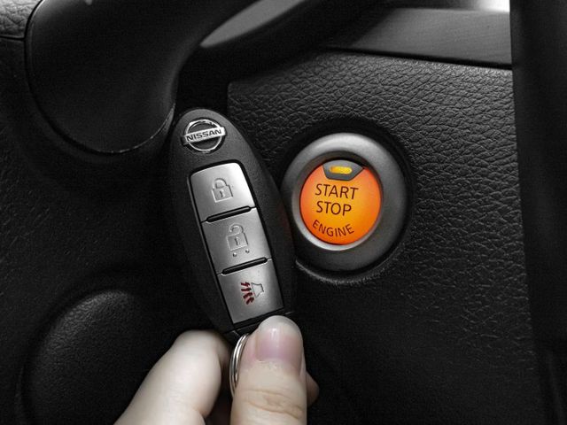 原廠保養！2016年 NISSAN日產 TIIDA 藍 1.6／I-KEY.定速.環景.雙區恆溫.CarPlay  第6張相片