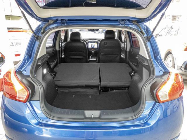 原廠保養！2016年 NISSAN日產 TIIDA 藍 1.6／I-KEY.定速.環景.雙區恆溫.CarPlay  第20張相片