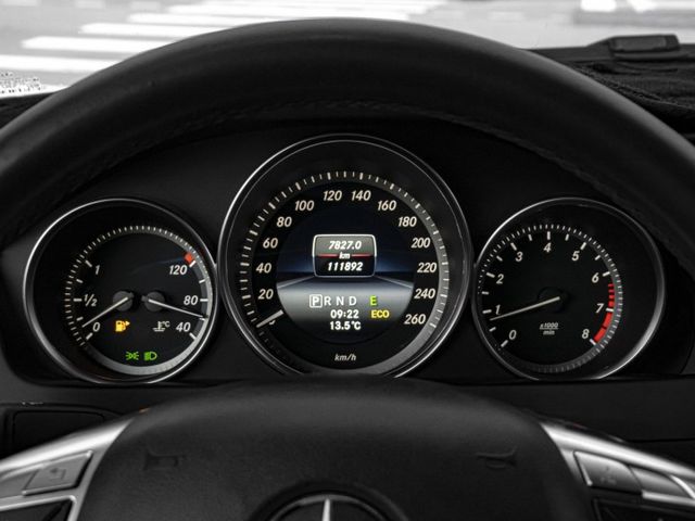2014年型 BENZ賓士 C200 黑 1.8／天窗.定速.電動椅.倒車顯影.Carplay  第4張相片