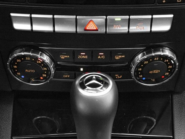 2014年型 BENZ賓士 C200 黑 1.8／天窗.定速.電動椅.倒車顯影.Carplay  第13張相片