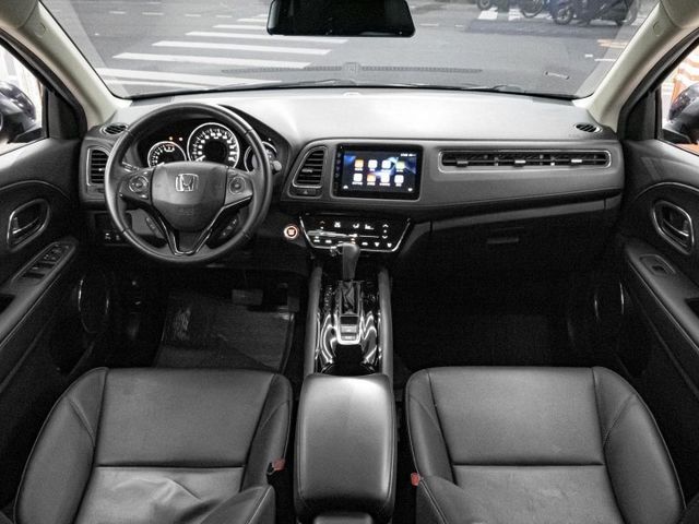 2021年 HONDA本田 HR-V 黑 1.8／I-KEY.定速.倒車顯影.導航.恆溫  第7張相片