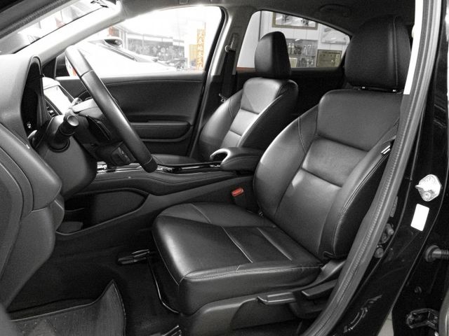 2021年 HONDA本田 HR-V 黑 1.8／I-KEY.定速.倒車顯影.導航.恆溫  第8張相片