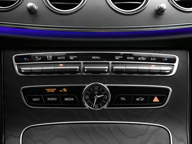 2019年 BENZ賓士 E200 灰 2.0／I-KEY.ACC.盲點.車偏.電尾.CarPlay  第12張相片