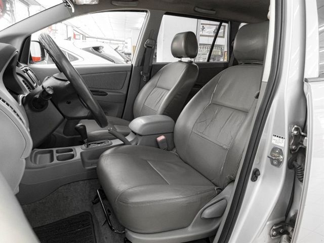 2010年 TOYOTA豐田 INNOVA 銀 2.7／倒車雷達.安全氣囊.ABS  第7張相片