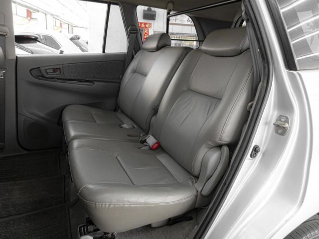 2010年 TOYOTA豐田 INNOVA 銀 2.7／倒車雷達.安全氣囊.ABS  第8張相片