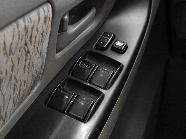 2010年 TOYOTA豐田 INNOVA 銀 2.7／倒車雷達.安全氣囊.ABS  第14張相片