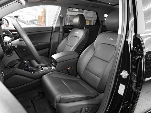 2020年 HYUNDAI現代 TUCSON 黑 1.6／全景天窗.ACC.盲點.車偏.環景.電尾  第8張相片
