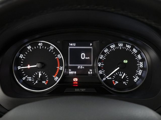 2016年 SKODA斯柯達 RAPID 紅 1.4／全景天窗.藍芽.倒車雷達.循跡防滑  第4張相片