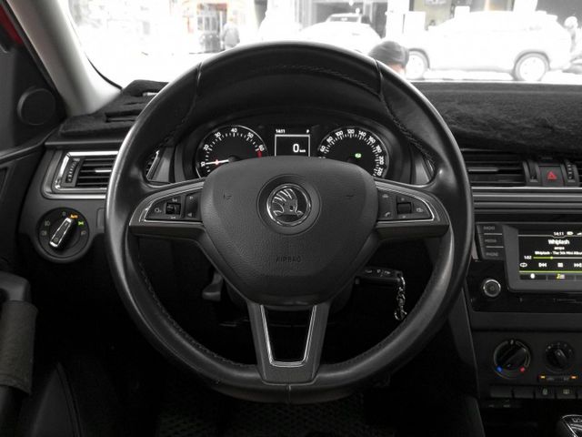 2016年 SKODA斯柯達 RAPID 紅 1.4／全景天窗.藍芽.倒車雷達.循跡防滑  第5張相片