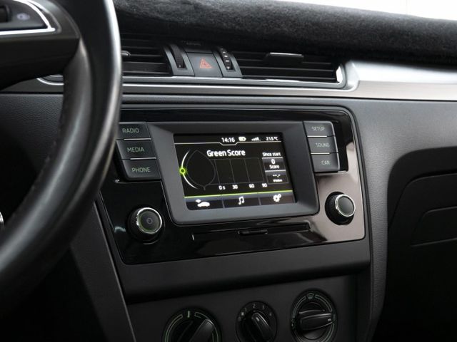 2016年 SKODA斯柯達 RAPID 紅 1.4／全景天窗.藍芽.倒車雷達.循跡防滑  第11張相片