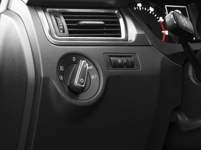 2016年 SKODA斯柯達 RAPID 紅 1.4／全景天窗.藍芽.倒車雷達.循跡防滑  第15張相片