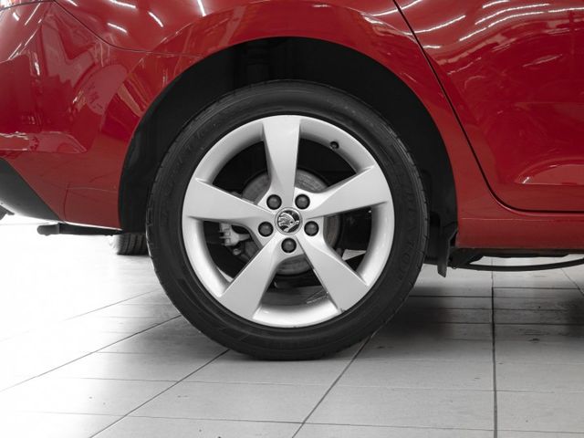 2016年 SKODA斯柯達 RAPID 紅 1.4／全景天窗.藍芽.倒車雷達.循跡防滑  第18張相片