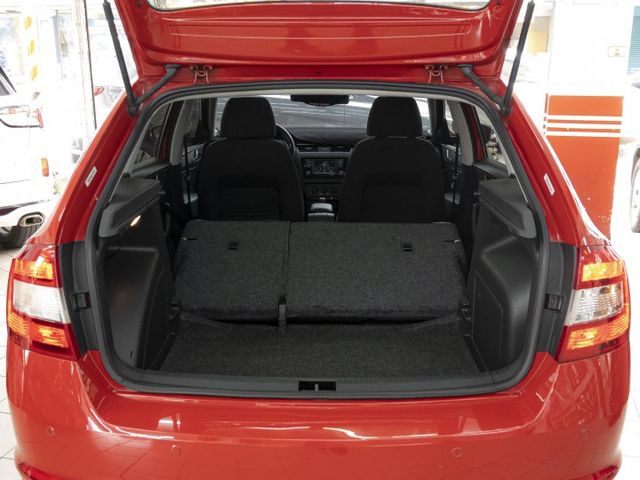 2016年 SKODA斯柯達 RAPID 紅 1.4／全景天窗.藍芽.倒車雷達.循跡防滑  第20張相片