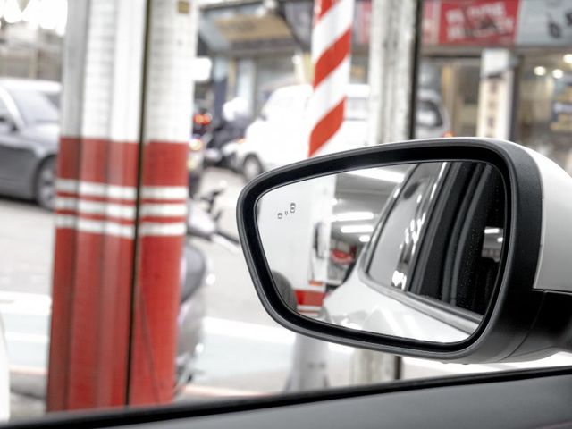 原廠保固中2021年 FORD福特 KUGA 白 2.0／全景天窗.ACC.盲點.車偏.電尾.CarPlay  第17張相片