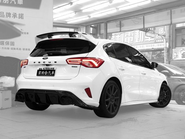 Lommel！2022年 FORD福特 FOCUS 白 1.5／I-KEY.ACC.盲點.車偏.CarPlay  第2張相片