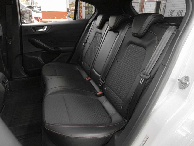 Lommel！2022年 FORD福特 FOCUS 白 1.5／I-KEY.ACC.盲點.車偏.CarPlay  第9張相片