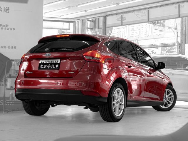 原廠保養！2016年 FORD福特 FOCUS 紅 1.0／定速.藍芽.倒車雷達  第2張相片