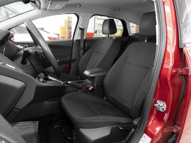 原廠保養！2016年 FORD福特 FOCUS 紅 1.0／定速.藍芽.倒車雷達  第7張相片