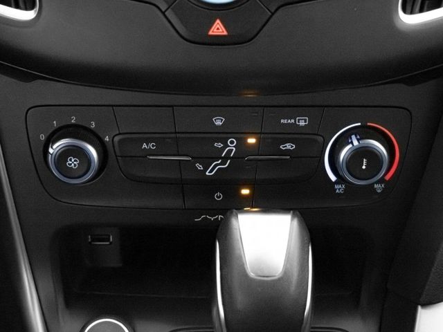 原廠保養！2016年 FORD福特 FOCUS 紅 1.0／定速.藍芽.倒車雷達  第12張相片