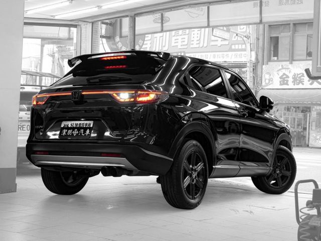 原廠保養！2023年 HONDA本田 HR-V 黑 1.5／I-KEY.ACC.盲點.車偏.電尾.CarPlay  第2張相片