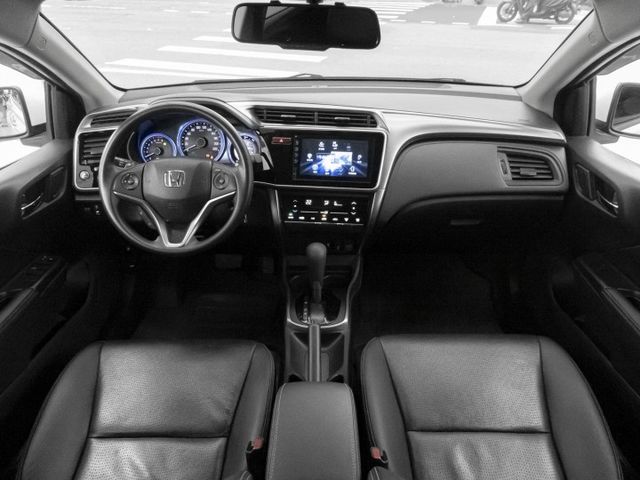 頂級版！2017年 HONDA本田 City 1.5 白／定速.導航.倒車顯影.恆溫  第6張相片