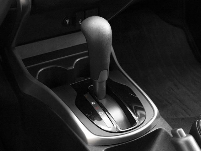 頂級版！2017年 HONDA本田 City 1.5 白／定速.導航.倒車顯影.恆溫  第13張相片