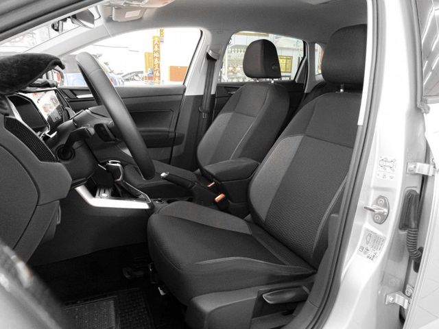 2023年型 VW福斯 POLO 銀 1.0／I-KEY.ACC.車偏.倒車顯影.Carplay  第8張相片
