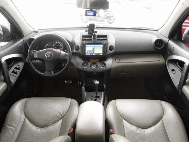 原廠保養！2010年型 TOYOTA豐田 RAV4 黑 2.4／天窗.定速.導航.循跡防滑.倒車顯影  第6張相片