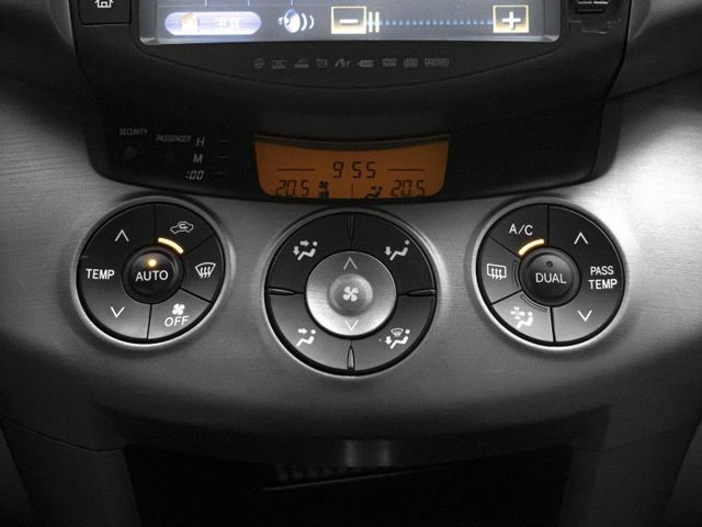 原廠保養！2010年型 TOYOTA豐田 RAV4 黑 2.4／天窗.定速.導航.循跡防滑.倒車顯影  第12張相片