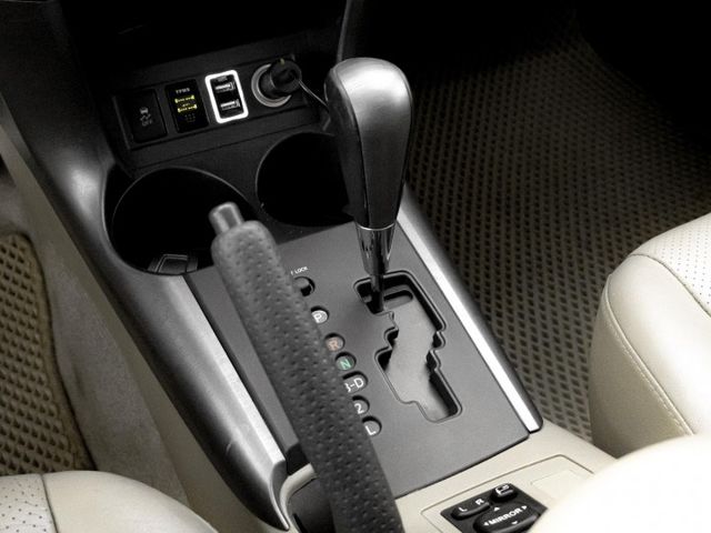 原廠保養！2010年型 TOYOTA豐田 RAV4 黑 2.4／天窗.定速.導航.循跡防滑.倒車顯影  第13張相片