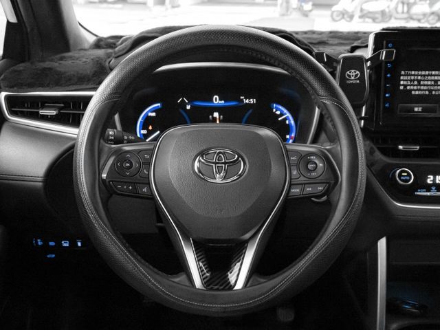 原廠保養！2022年型 TOYOTA豐田 CROSS 黑 1.8／I-KEY.ACC.盲點.車偏.環景.電尾  第5張相片