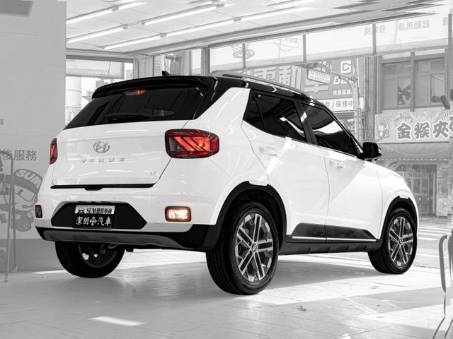 原廠保固！2024年 HYUNDAI現代 VENUE 白 1.6／I-KEY.ACC.盲點.車偏.環景.CarPlay  第2張相片