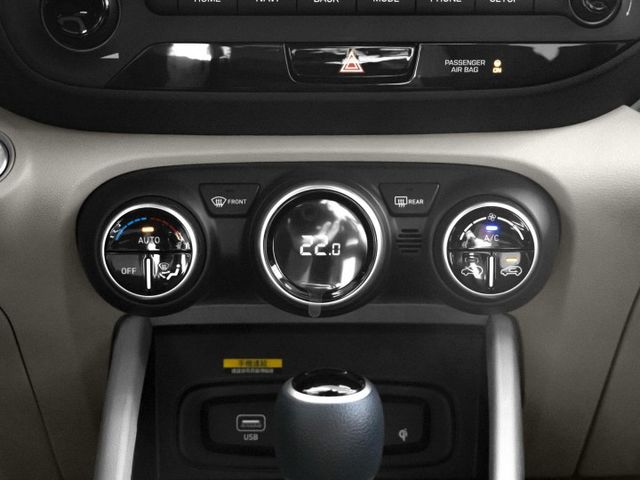 原廠保固！2024年 HYUNDAI現代 VENUE 白 1.6／I-KEY.ACC.盲點.車偏.環景.CarPlay  第12張相片