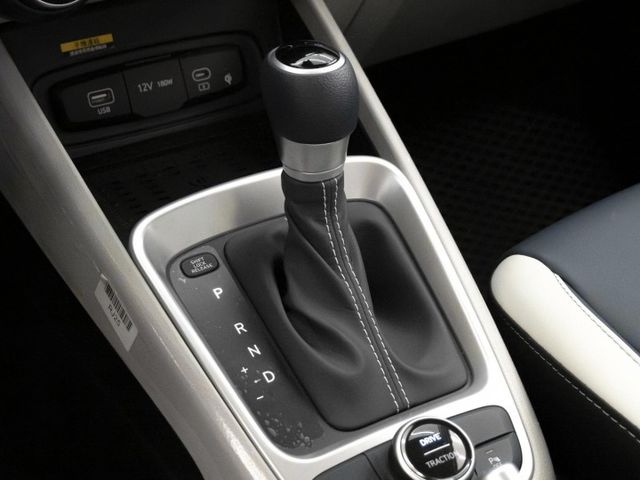 原廠保固！2024年 HYUNDAI現代 VENUE 白 1.6／I-KEY.ACC.盲點.車偏.環景.CarPlay  第13張相片