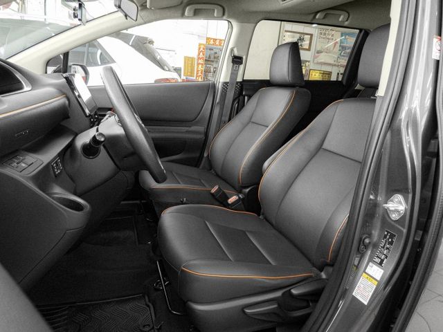七人座！2022年 TOYOTA豐田 SIENTA 灰 1.8／I-KEY.定速.車偏.盲點.雙電滑.倒車顯影  第8張相片