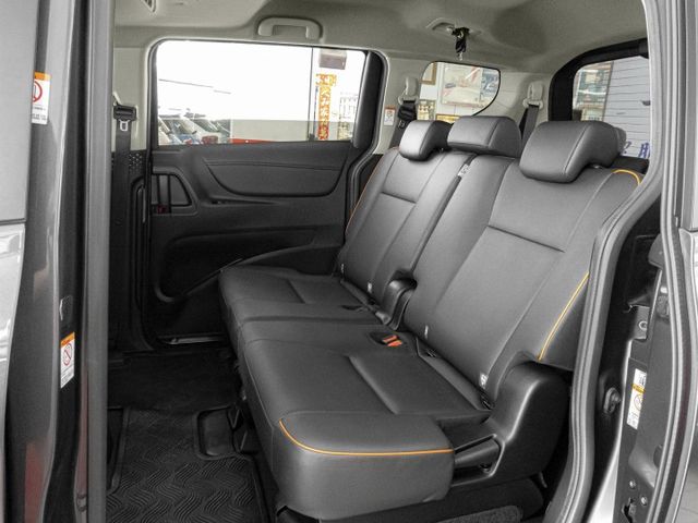 七人座！2022年 TOYOTA豐田 SIENTA 灰 1.8／I-KEY.定速.車偏.盲點.雙電滑.倒車顯影  第9張相片