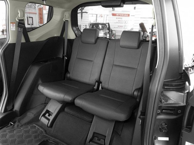 七人座！2022年 TOYOTA豐田 SIENTA 灰 1.8／I-KEY.定速.車偏.盲點.雙電滑.倒車顯影  第11張相片