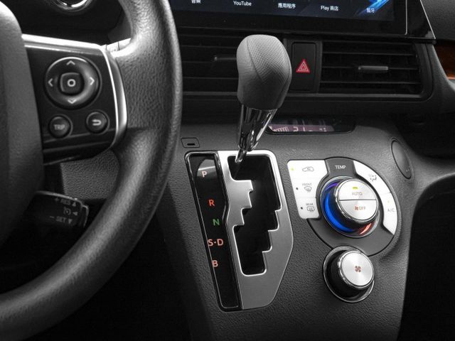 七人座！2022年 TOYOTA豐田 SIENTA 灰 1.8／I-KEY.定速.車偏.盲點.雙電滑.倒車顯影  第13張相片