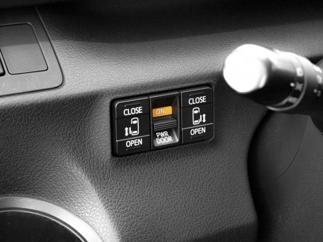 七人座！2022年 TOYOTA豐田 SIENTA 灰 1.8／I-KEY.定速.車偏.盲點.雙電滑.倒車顯影  第14張相片