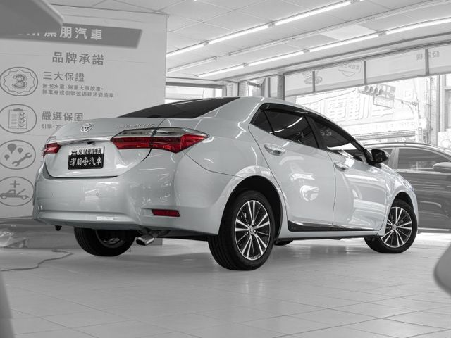 2018年 TOYOTA豐田 Altis 銀 1.8／I-KEY.定速.倒車顯影.導航.恆溫  第2張相片