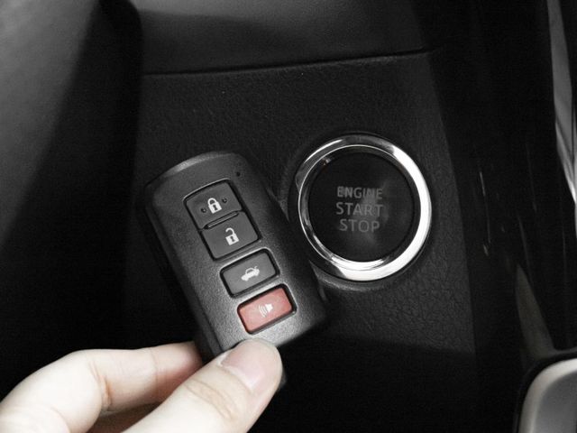 2018年 TOYOTA豐田 Altis 銀 1.8／I-KEY.定速.倒車顯影.導航.恆溫  第6張相片