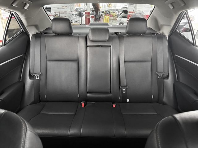 2018年 TOYOTA豐田 Altis 銀 1.8／I-KEY.定速.倒車顯影.導航.恆溫  第10張相片