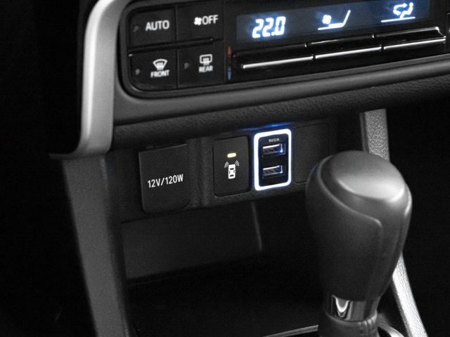 2018年 TOYOTA豐田 Altis 銀 1.8／I-KEY.定速.倒車顯影.導航.恆溫  第15張相片