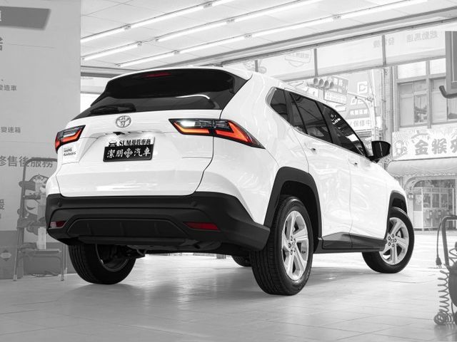 2025年 TOYOTA豐田 YARIS CROSS 白 1.5／I-KEY.ACC.車偏.環景.CarPlay  第2張相片