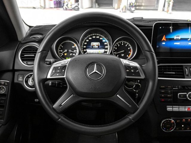 2014年型 BENZ賓士 C200 黑 1.8／天窗.定速.電動椅.倒車顯影.Carplay  第5張相片