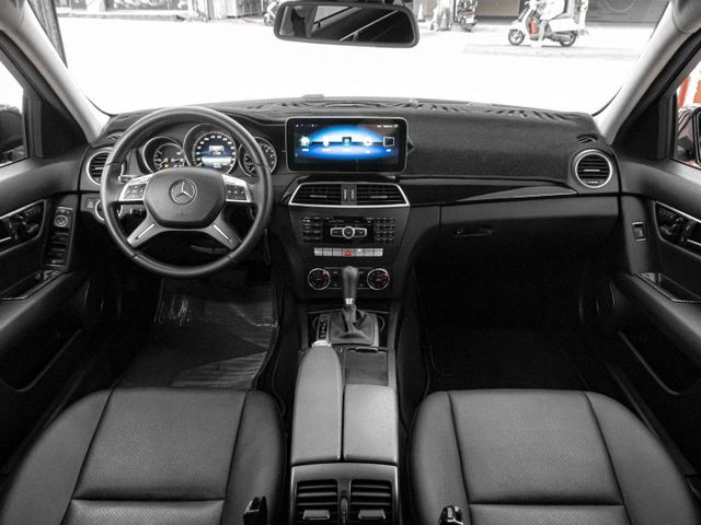 2014年型 BENZ賓士 C200 黑 1.8／天窗.定速.電動椅.倒車顯影.Carplay  第6張相片