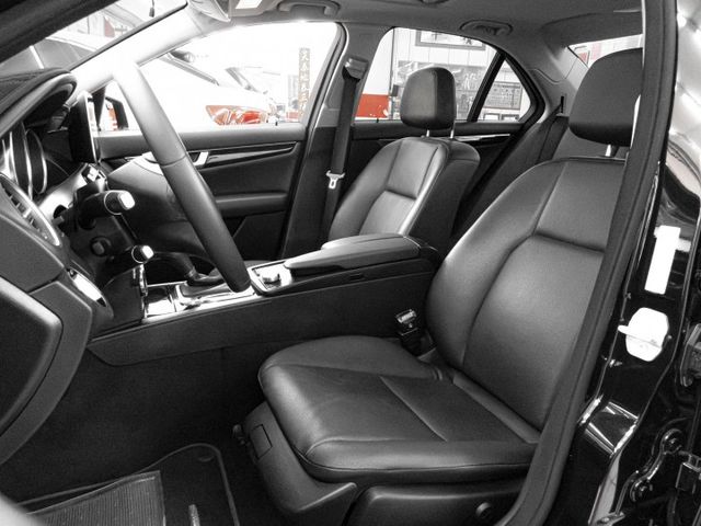 2014年型 BENZ賓士 C200 黑 1.8／天窗.定速.電動椅.倒車顯影.Carplay  第7張相片