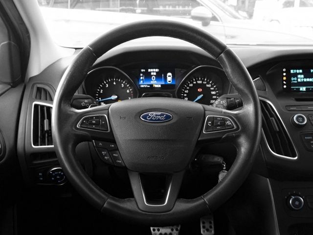 原廠保養！2016年 FORD福特 FOCUS 紅 1.0／定速.藍芽.倒車雷達  第5張相片