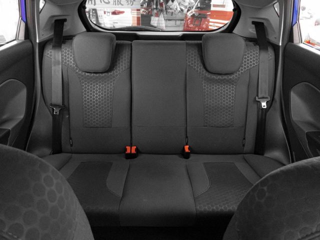 2013年 FORD福特 FIESTA 藍白 1.6／倒車雷達.手動空調.ABS.SRS  第9張相片