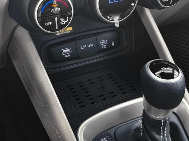 原廠保固！2024年 HYUNDAI現代 VENUE 白 1.6／I-KEY.ACC.盲點.車偏.環景.CarPlay  第19張相片
